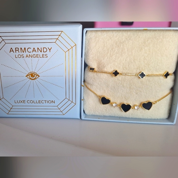 Eye Candy Gold Toned Heart & Clover Set of 2 Adjustable Bracelets Box included - Picture 3 of 5